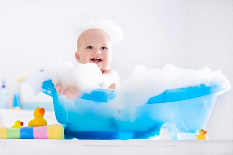 kupanje bebe kupkom