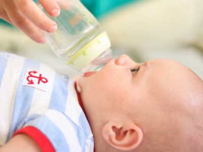 da li bebe trebaju da piju vodu