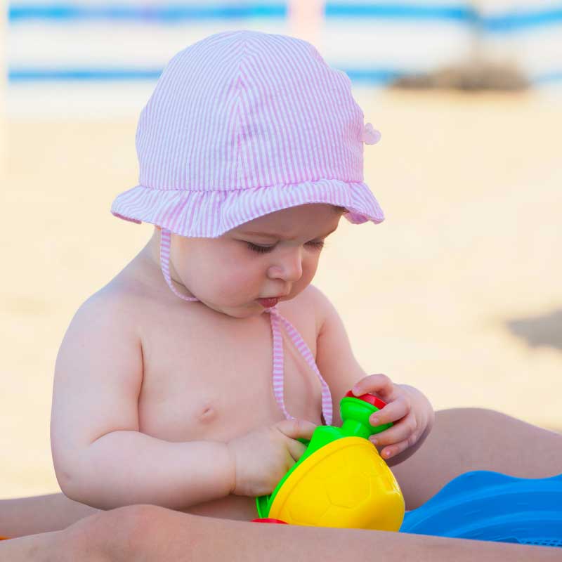 beba na plaži