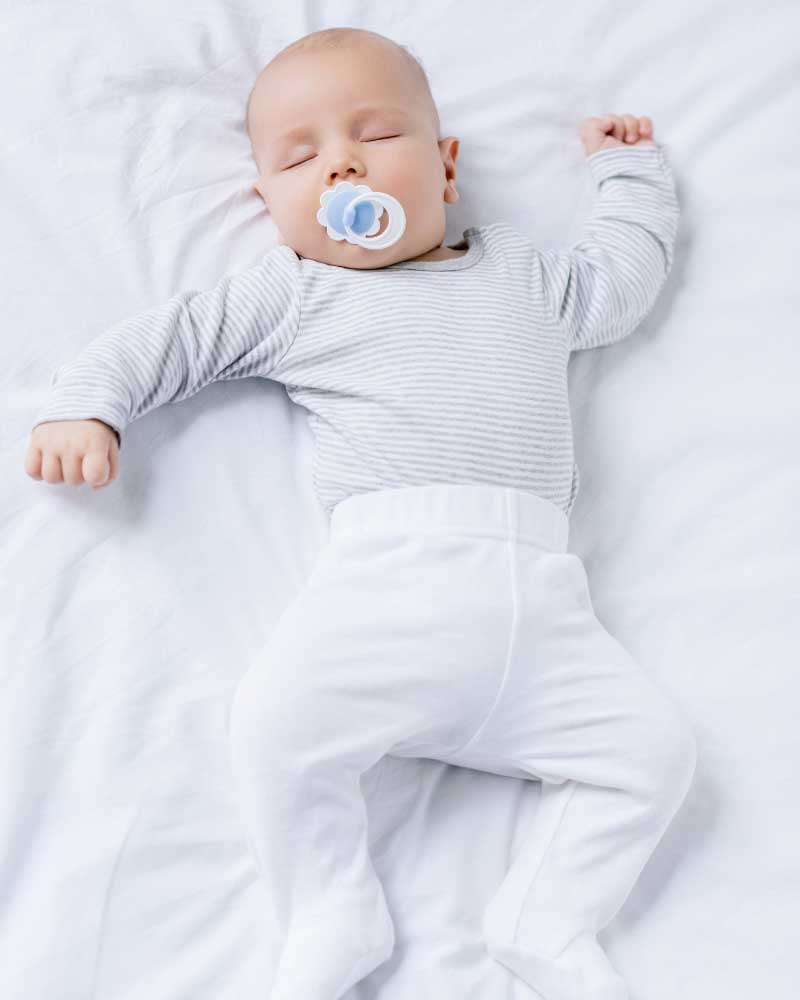 spavanje bebe sa cuclom