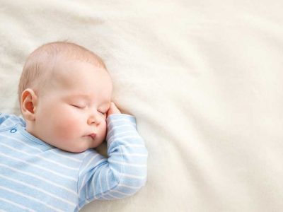 spavanje bebe po mesecima